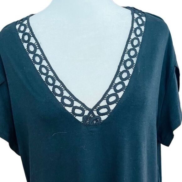 New with tags Saukole black short sleeved  tee shirt w/ crochet accent size XL. - Picture 2 of 6